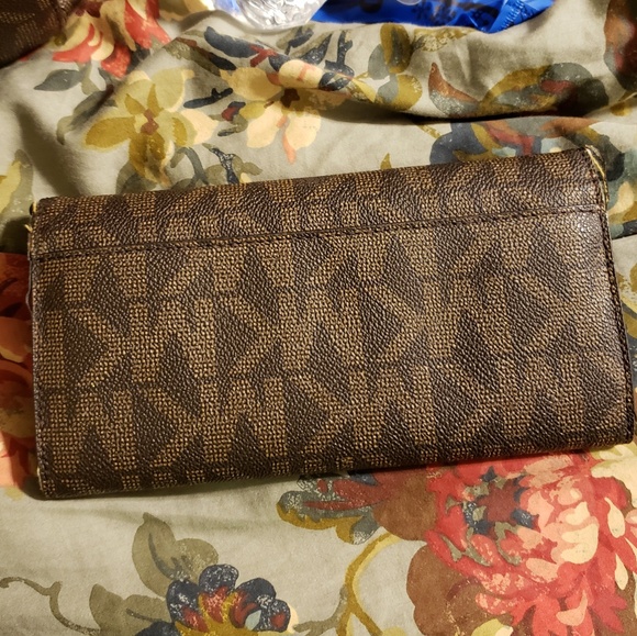 Michael Kors Handbags - MK purse and wallet